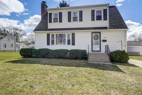 1913 Wall, Waukesha, WI 53188