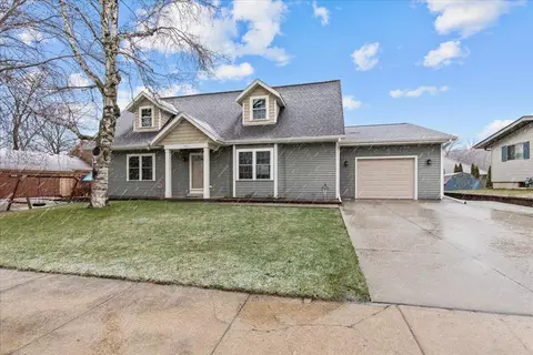 704 Moraine, Kewaskum, WI 53040