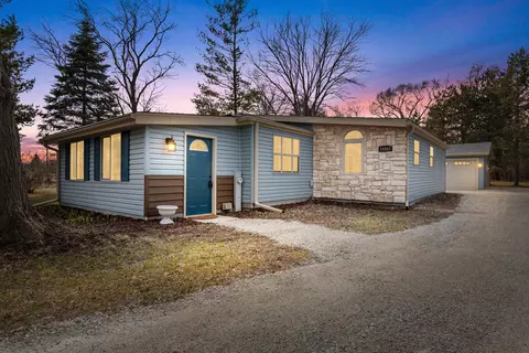 10501 W St Martins, Franklin, WI 53132