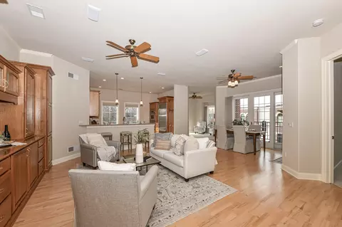 19075 Thomson #303, Brookfield, WI 53045