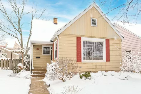 2653 N 75th, Wauwatosa, WI 53213
