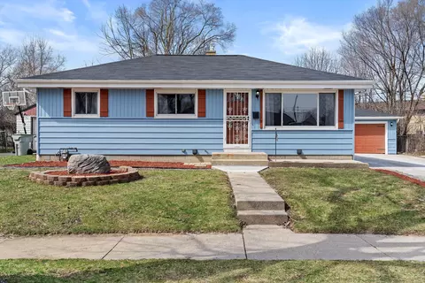8126 W W Gln, Milwaukee, WI 53218