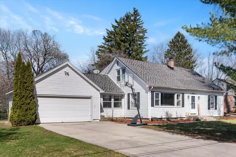 320 Washington, Thiensville, WI 53092