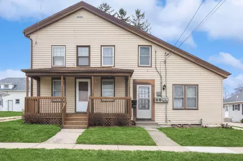 111 N John, Mayville, WI 53050