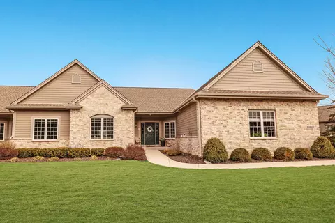 w50n597 N Highland Crossings, Cedarburg, WI 53012