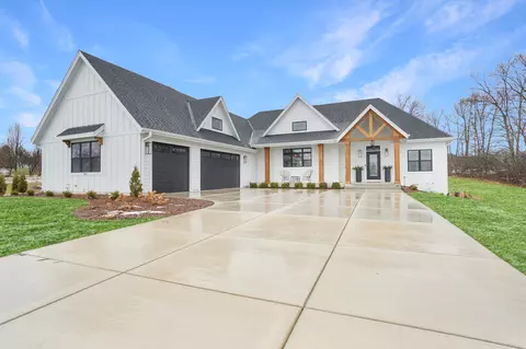 3864 Hickory Hl, Hubertus, WI 53033