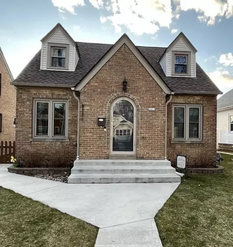2423 S 79th, West Allis, WI 53219