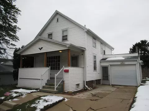 215 Oak, Sheboygan Falls, WI 53085