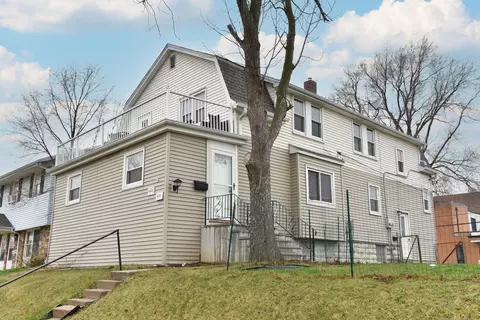 420 Menomonee #420 1/2, South Milwaukee, WI 53172