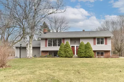 402 Vista Vw, Cedarburg, WI 53012