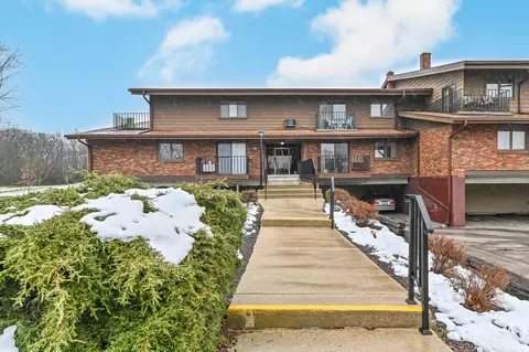 3935 S 84th #5, Greenfield, WI 53228