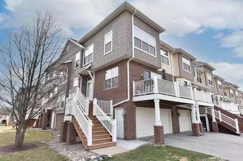 812 Timber Rdg #G, Waukesha, WI 53189