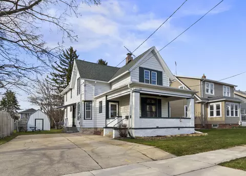 722 Linden, Waukesha, WI 53186
