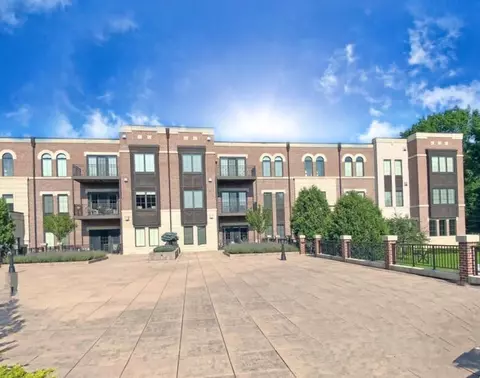 19125 Thomson #203, Brookfield, WI 53045