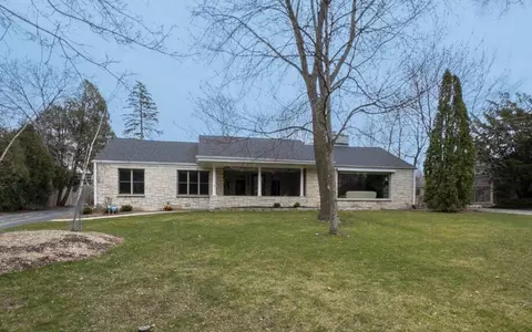 6986 N Elm Tree, Glendale, WI 53217