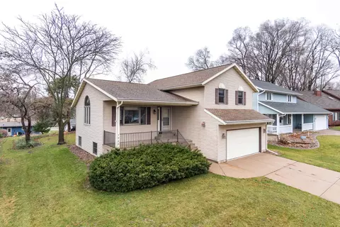 1943 Sandalwood, Onalaska, WI 54650