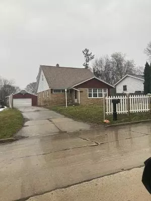 6336 N 104th, Milwaukee, WI 53225