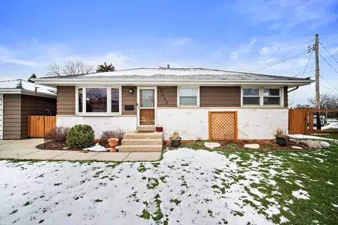 2527 S 101st, West Allis, WI 53227