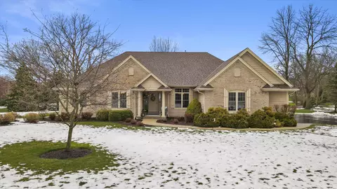 s78w22700 Sunset Gln, Big Bend, WI 53103