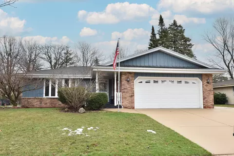 1821 Dixie, Waukesha, WI 53189
