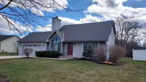 8857 W Lake Pointe, Franklin, WI 53132