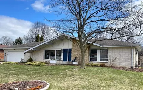 3335 Green Mdws, Elmwood Park, WI 53405