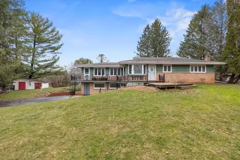 w224 Hillendale Drive, Oconomowoc, WI 53066