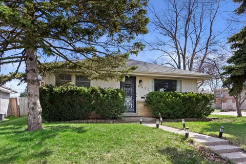 8853 W Brentwood, Milwaukee, WI 53224
