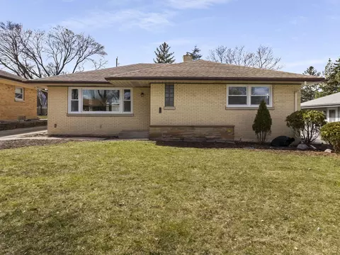 527 N 98th, Wauwatosa, WI 53226