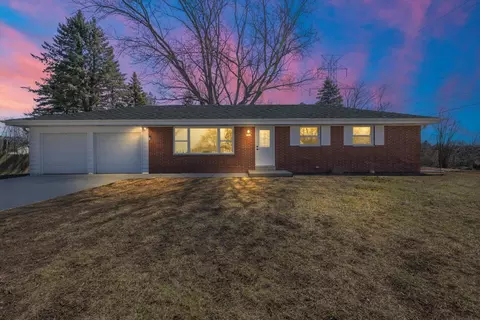 21975 W Mac Gregor, New Berlin, WI 53146