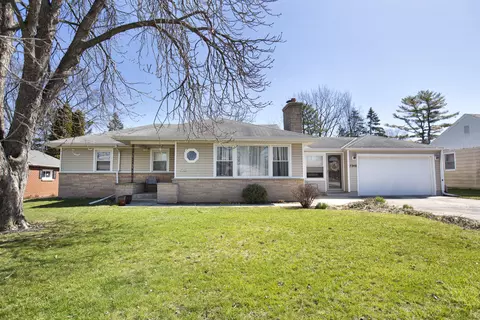7246 N Iroquois, Glendale, WI 53217