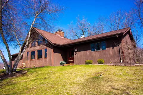 2563 Partridge Woods, Burlington, WI 53105