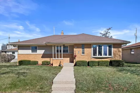 8324 W Courtland, Milwaukee, WI 53218