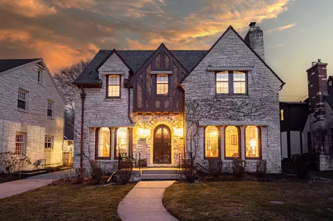 2616 Pasadena, Wauwatosa, WI 53226