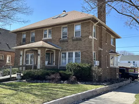 903 S 76th, West Allis, WI 53214