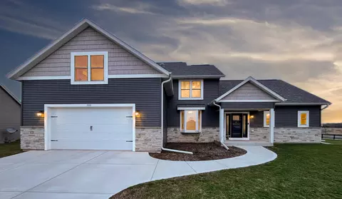 1325 Blazing Star, Oconomowoc, WI 53066
