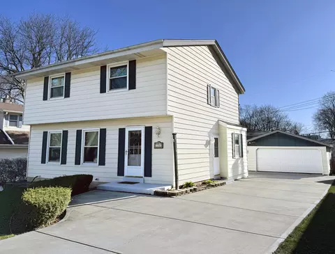 736 N 114th, Wauwatosa, WI 53226