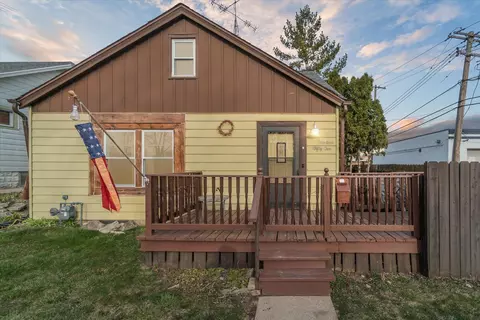 1352 S 102nd, West Allis, WI 53214