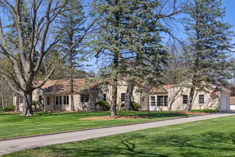2580 S Root Riv, West Allis, WI 53227