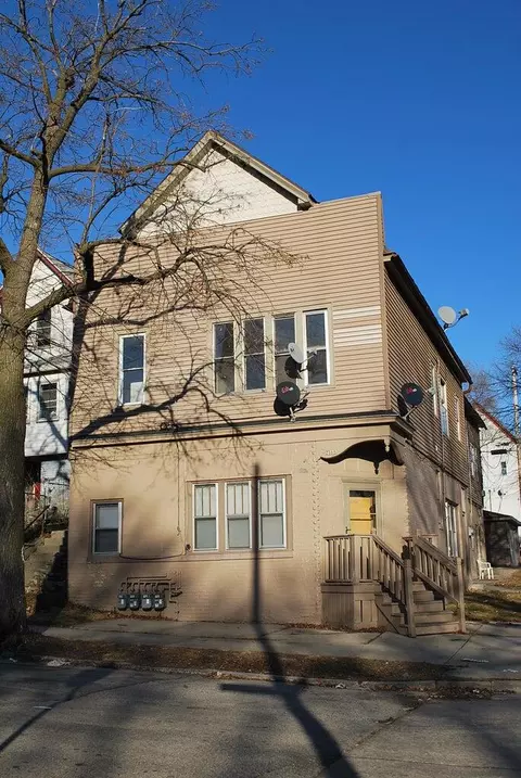 2566 S 7th, Milwaukee, WI 53215
