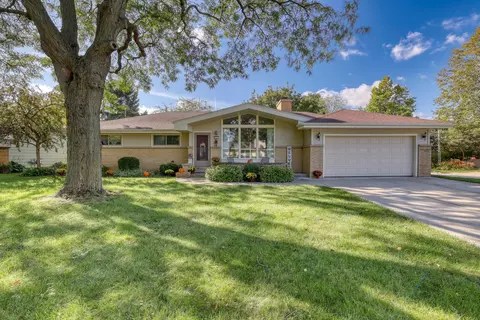 4571 N 108th, Wauwatosa, WI 53225