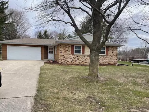 6970 Lark, Hartford, WI 53027