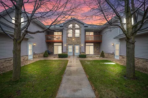 6220 S Creekside #5, Cudahy, WI 53110