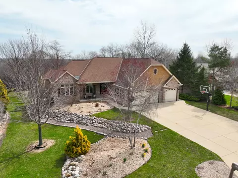 3800 S River Rdg, Greenfield, WI 53228