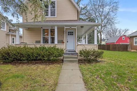 144 S Maple, Oconomowoc, WI 53066