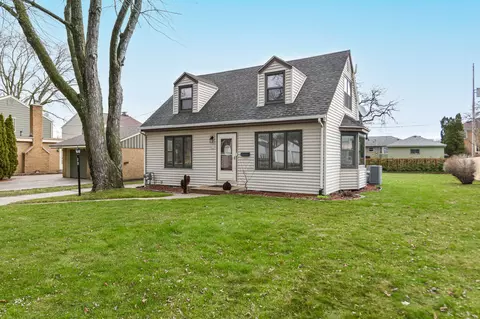 642 N 98th, Wauwatosa, WI 53226