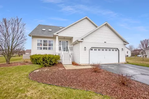 710 Small Farm, Mukwonago, WI 53149