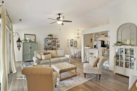 1252 Village Ctr #8, Somers, WI 53144