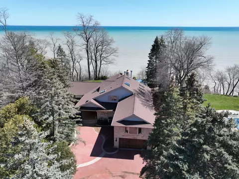 6990 N Barnett, Fox Point, WI 53217