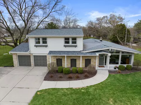 9215 N Pelham, Bayside, WI 53217